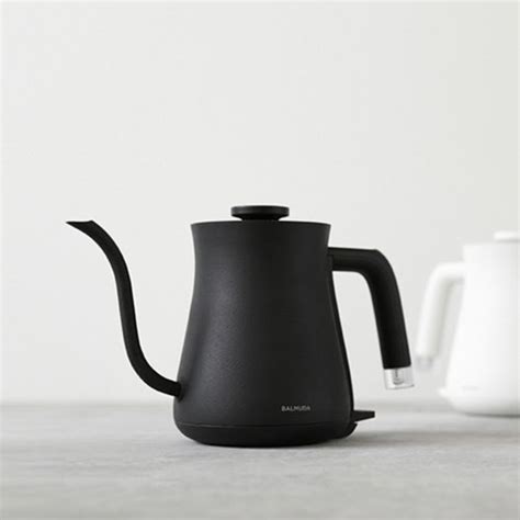 大通數位相機rakuten樂天市場線上商店，提供【贈珪藻土吸水杯墊】 balmuda the pot k02d 百慕達手沖壺 【24h快速出貨】咖啡 電茶壺 白色 黑色 容量600ml 公司貨 保固一年等眾多優惠商品、會員獨享下殺優惠券、點數回饋、信用卡分期0利率、免運通通有，讓您享受24h線上購物! 日本 BALMUDA百慕達 The Pot 絕美手沖壺 (黑) K02D-BK，咖啡機/電熱壺，廚房家電，家電 - WUZ屋子