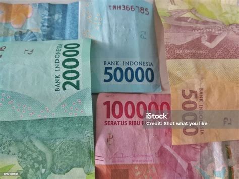 papiergeld indonesische banknote idr rupiah isoliert auf weißem hintergrund stockfoto und mehr