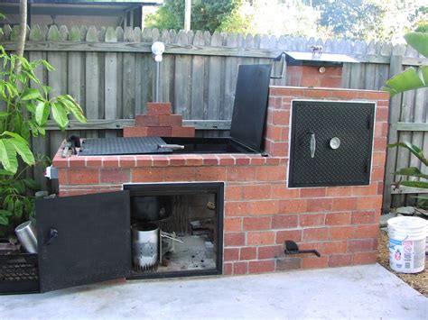 Barbecue And Smoker En Pierre Backyard Bbq Pit Brick Bbq Brick Grill