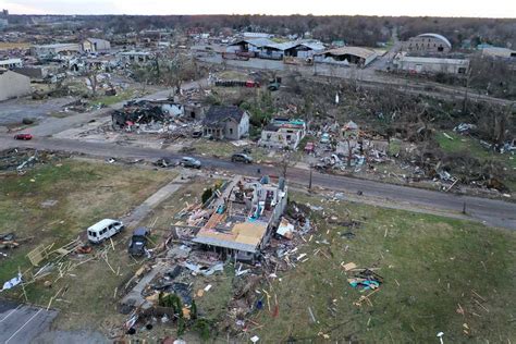 Photos The Aftermath Of The Deadly Tornadoes That Ripped Through The