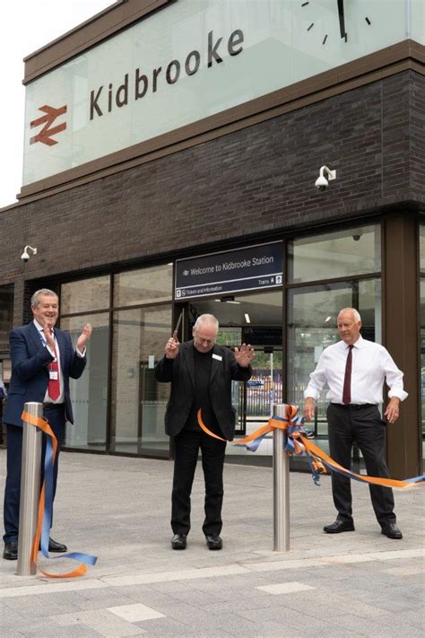 Kidbrookes New Rail Station Opened By Sir Peter Hendy Cbe Rail Uk