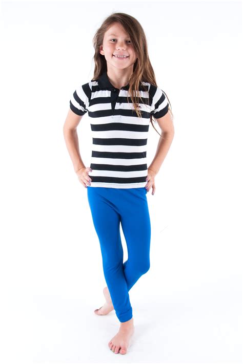 what color shirt to wear with navy blue leggings