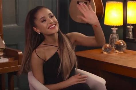 Ariana Grande And Jimmy Fallon Have An Entire Convo While Lip Syncing