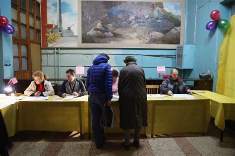 photos ukraine s crimea region votes cnn