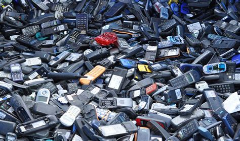That's the equivalent of 800 laptops every second. E-waste in India is going to informal sector - The Sunday ...