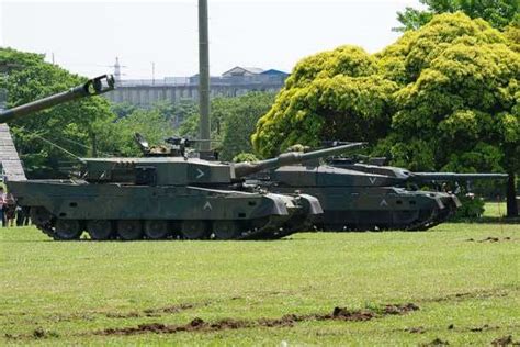 Japans Next Generation Battle Tank Type 10