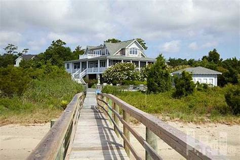 Emily Thornes Beach House In The Hamptons On Revenge Hamptons