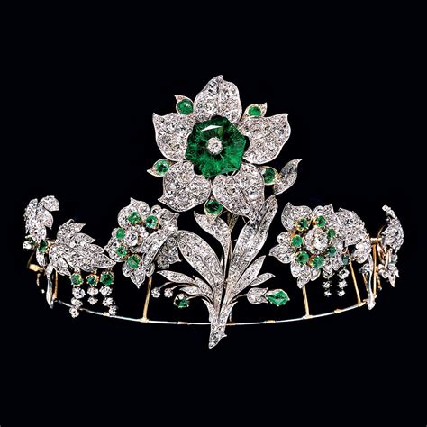See The Jewelry Worn By French Queens Tiaras Jewellery Royal Crown