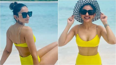 Rakul Preet Singh S Beach Day In Bikini And No Makeup Look Is All About Having Happy Time In