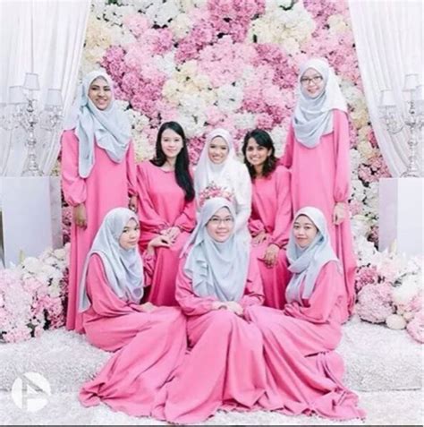 Warna pink memang menjadi salah satu warna favorit hijaber. Koleksi Tema Warna dan Design Baju Bridesmaids | Blog ...