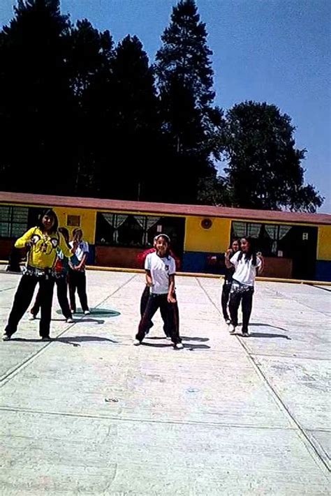 I let her be herself. Daddy Yankee - limbo coreografía - YouTube