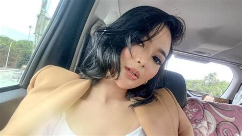 Selfie Cantik Wika Salim Pakai Tanktop Ketat Bikin Salfok Netizen