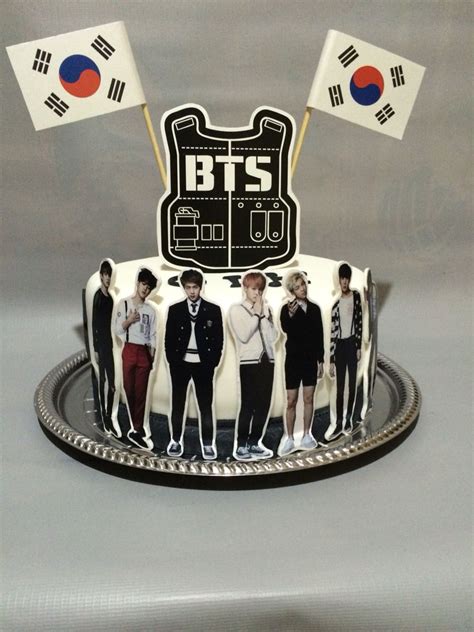 Size 8 x 10.5 inches (cake not included) picture is printed on frosting sheets made by kopycake. Bolo do BTS ️😍 | Bts aniversários, Aniversário de 11 anos, Bolo