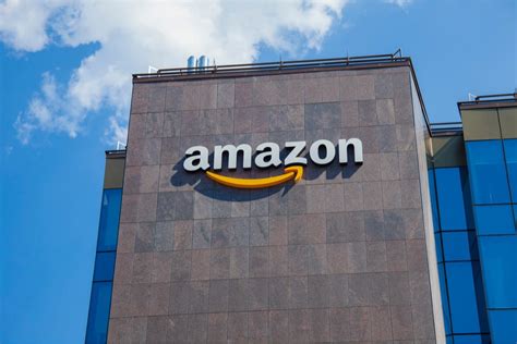 Amazon Gets Sued For Not Giving Proper Meal Breaks To Warehouse Workers