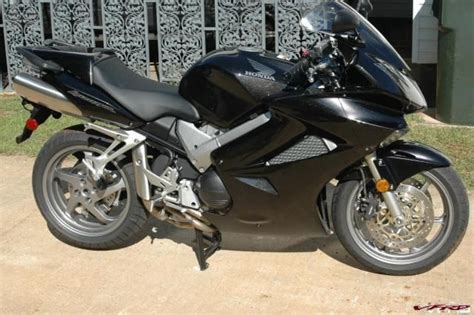 The model was the successor to the vfr750f and shares the v4 engine configuration with the honda vf and vfr series. 2006 Honda VFR800 Interceptor - Moto.ZombDrive.COM