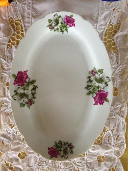 Skrin laptop ini juga boleh didapati dalam pelbagai saiz. Ezany Galleria...: FOR SALE : PINGGAN BUJUR BESAR BUNGA ...