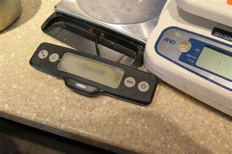 The oxo kitchen scale's platform is made of quality stainless steel and is removable, making the cleaning process incredibly easy. Qty 3 Kitchen Food Weight Scales - Edlund, Oxo w/ Pull Out ...
