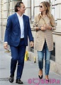 Cesare Prandelli passeggiata a Milano con la compagna Novella Benini (FOTO)