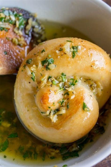 Garlic Knots Recipe Perfect Rolls For Thanksgiving The Food Charlatan