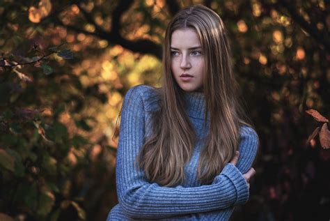 배경 화면 가을 여자들 모델 초상화 긴 머리 갈색 머리의 사진술 푸른 스웨터 유행 봄 사람 소녀