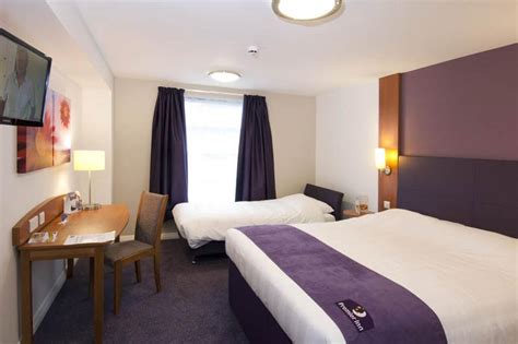Airport inn gatwick offers 125 forms of accommodation with a safe and coffee/tea makers. Premier Inn Gatwick | Cross Air Conditioning