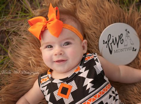 At 5 months old, your baby is like a sponge, absorbing all kinds of information about the world from the environment around them. 5 month old Baby Girl Photography Session Long Beach MS