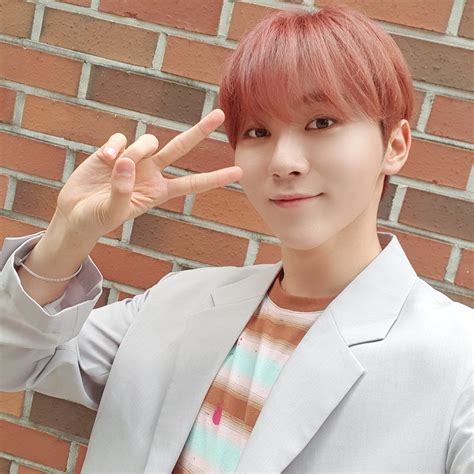 세븐틴seventeen On Twitter Seungkwan Seventeen Pledis 17