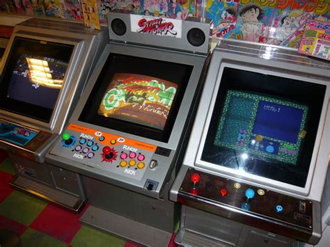 I made some japanese arcade cabinet overlays for mame. JAPAN, ARCADES & GAMING: Capcom STATUS 25