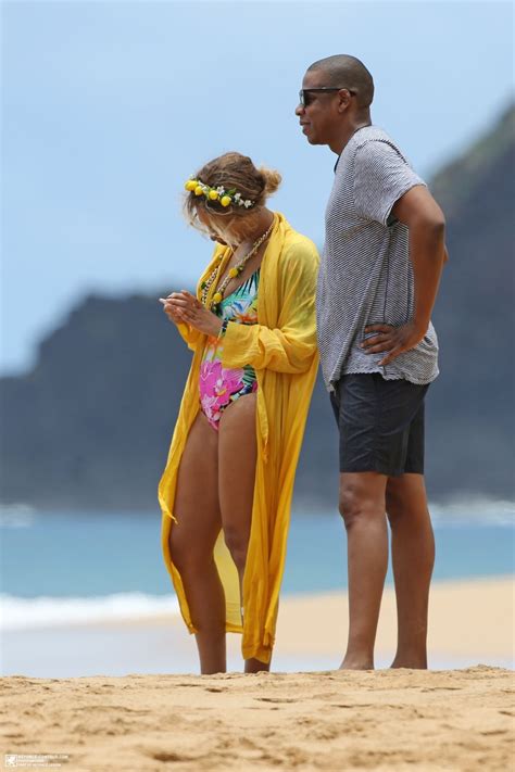 Beyonce In Swimsuit On The Beach In Hawaii June 2016 • Celebmafia