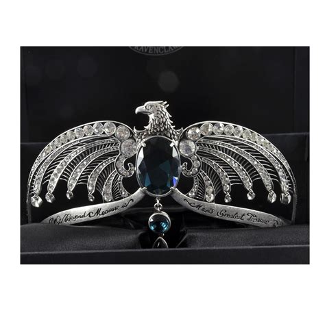 A diadem is a type of crown, specifically an ornamental headband worn by monarchs and others as a badge of royalty. Ravenclaw Diadem - Überwältigende Noble Sammlung Harry ...