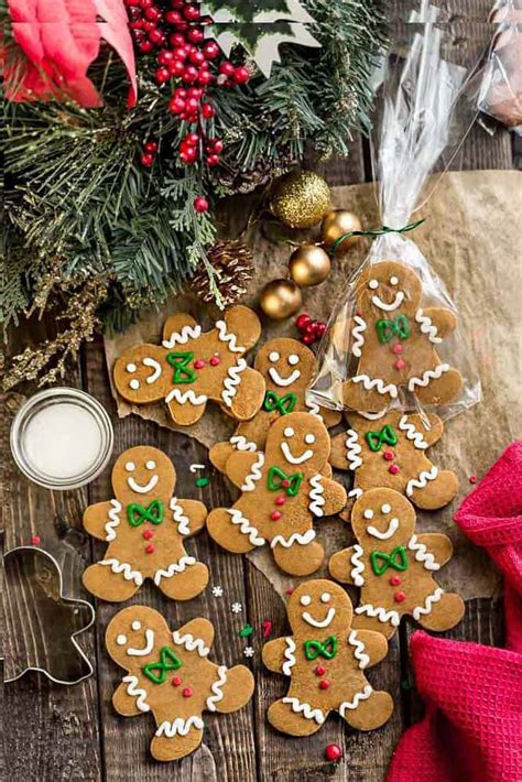 Here we find two traditional tea biscuits sandwiched around a layer of delectable ginger. Ireland Christmas Cookie - Best Irish Christmas Cookies ...