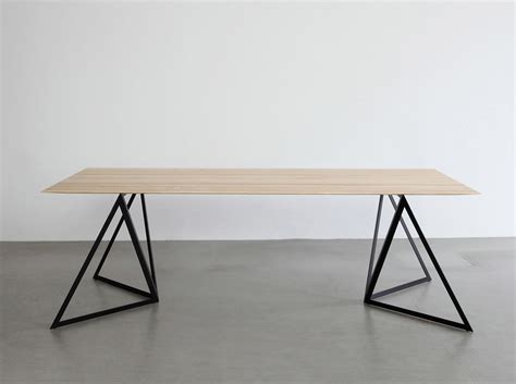 Une fois cette étape franchie, il faut déterminer ensuite le type de plateau à utiliser : pied-table-metal-2 - Blog Déco Design