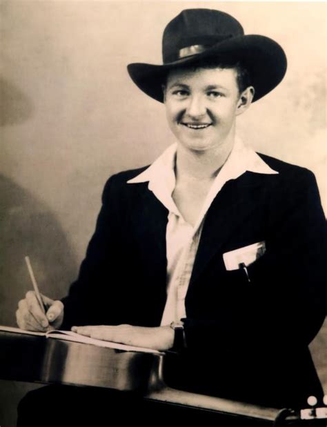 Australias First Gold Record Star Slim Dusty Lived The Country Life He