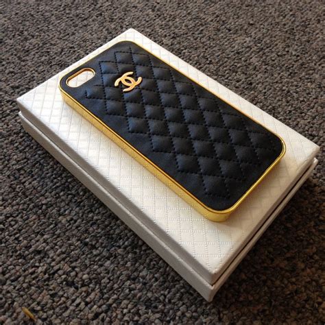 The best gold iphone 5s cases are made by spigen, moshi, mophie and griffin. Accessories | Black Gold Chanel Quilted Iphone 5 Case | Poshmark