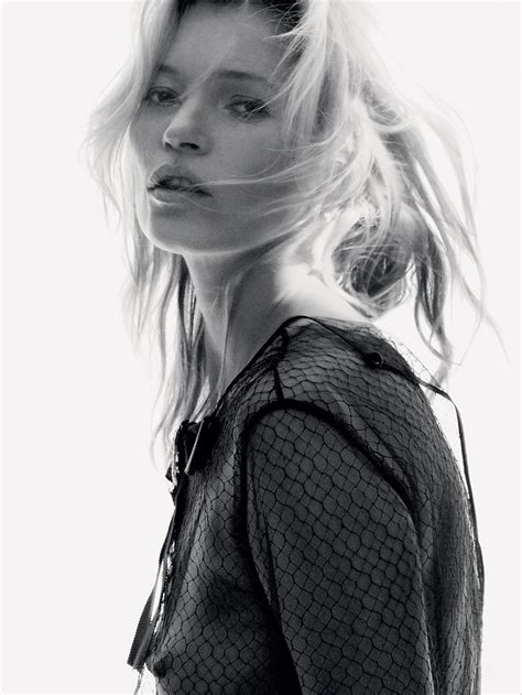 Kate Moss Aparece Semi Nua Na Nova Edição Da Love Magazine Vogue Gente
