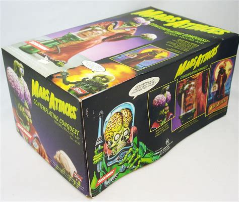 Mars Attacks Topps Screamin Model Kit Contemplating Conquest