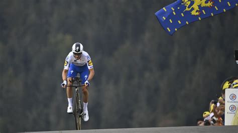 Julian alaphilippe springs a superb late attack to win stage one of the tour de france after two huge crashes in the closing stages. Premiérový titul. Alaphilippe je majstrom sveta ...