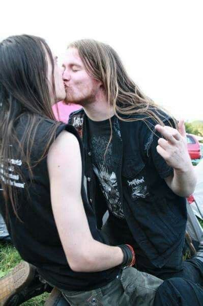 Rockers Kissing Metaleros Guapos Pareja Est Tica Chicas Con Pelo Largo
