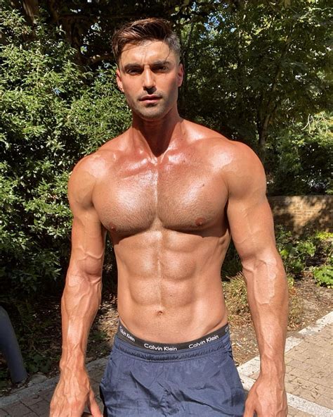 Thiago Lazzarato On Instagram “35c In London For Almost A Week 🥵🥵🥵