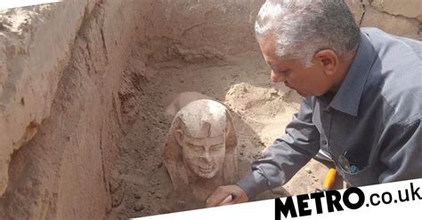 archaeologists in egypt unearth sphinx like roman era statue tech news metro news