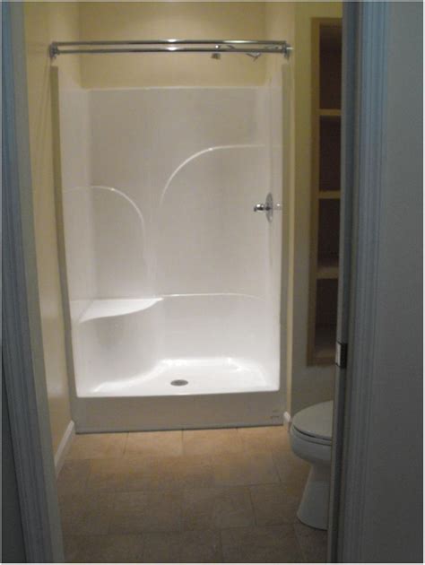 Consider these small shower ideas to help you fit a functional and attractive shower unit into a tight space. Pin by Deanna Tuben on Ideas for Vashon | Bathroom shower ...