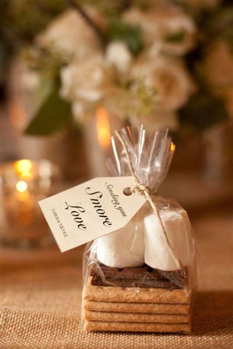 Edible and drinkable wedding favors are always on top! 18 Edible Wedding Favors Your Guests Will Gobble Up ...