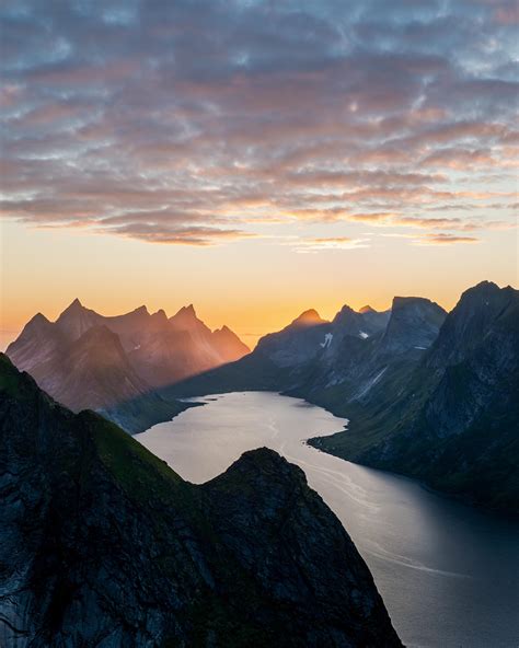 Midnight sun, Lofoten, Norway [OC] [3081x3851] : EarthPorn