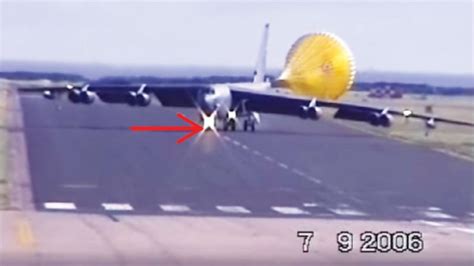 B 52 Makes High Crosswind Landing But Not Like Youd Expect World