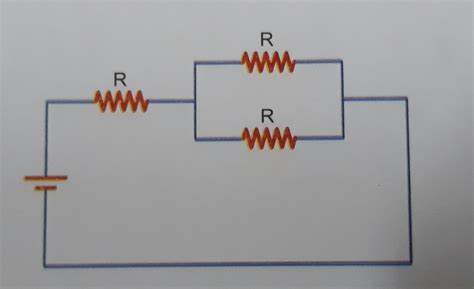 Resistores ôhmicos Idênticos Foram Associados Em Quatro Circuitos Distintos