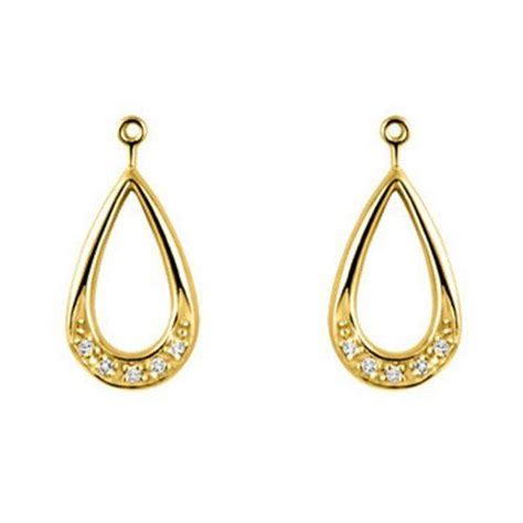 01 Crt Cubic Zirconia Mounted In Yellow Plated Sterling Silver Earring