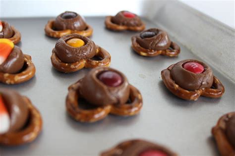 Hershey Kiss Pretzels With M And Ms Recipe Easy Snacks Christmas Candy Recipes Easy No Bake