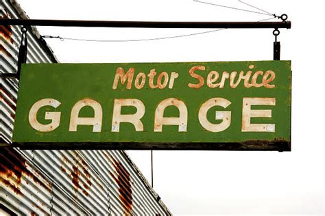 Signs For Auto Repair Shop Stock Photos Pictures And Royalty Free Images