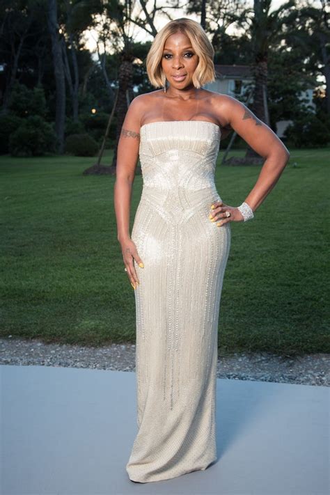 How Mary J Blige Went From Randb Singer To Oscar Hopeful Nice Dresses Style Icon Fashion