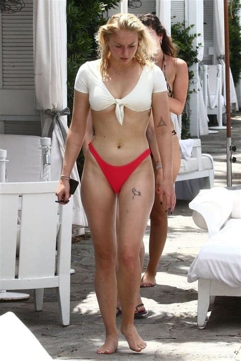 La Brutal Foto De Sophie Turner En Bikini Sin Photoshop